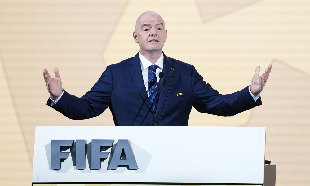 南宫28官方网站：战胜巴林后，东京新宿站南口广告换上日本主帅森保一的感谢语.